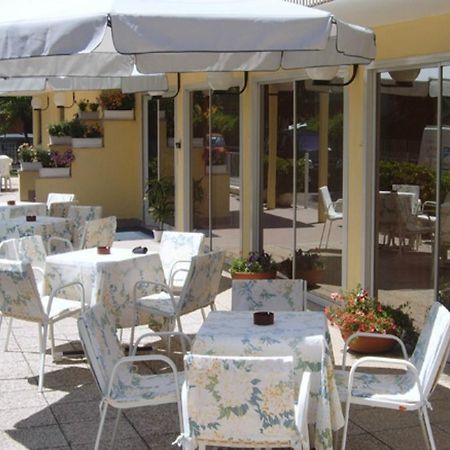 Hotel Montecarlo Nord Ріміні Екстер'єр фото