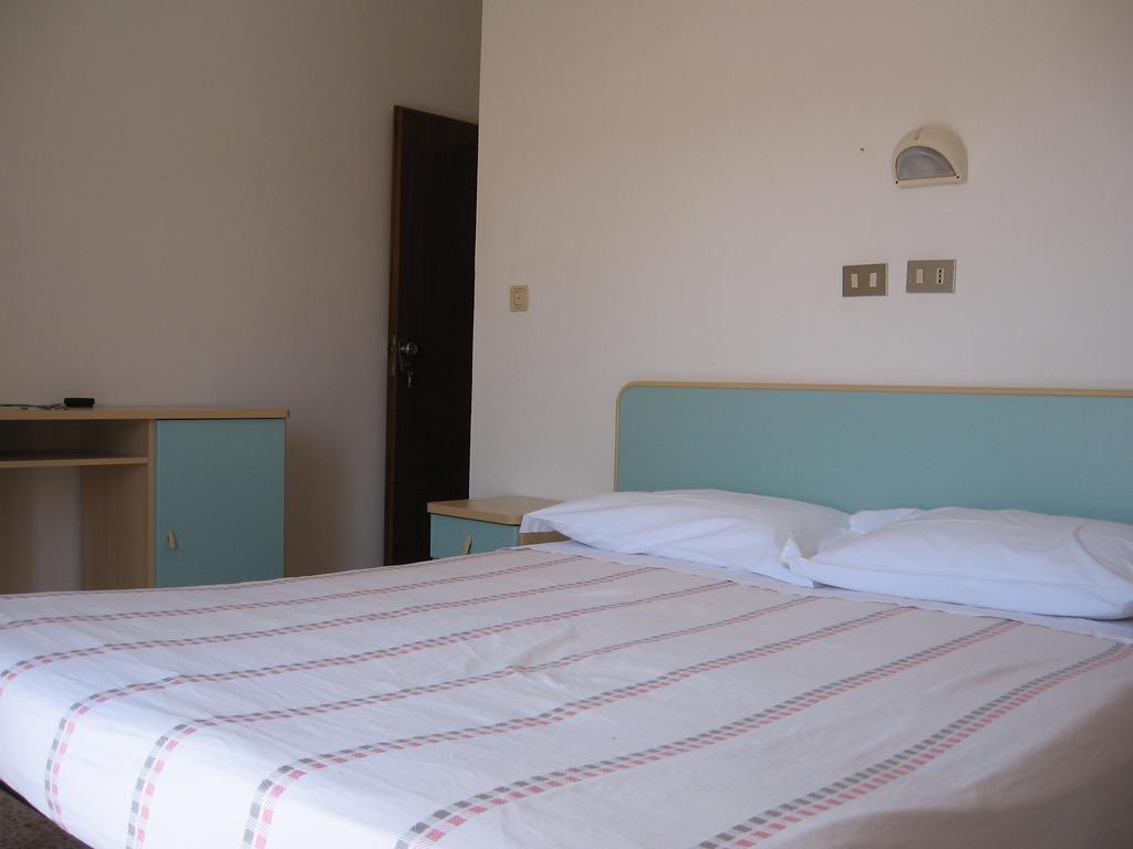 Hotel Montecarlo Nord Ріміні Екстер'єр фото